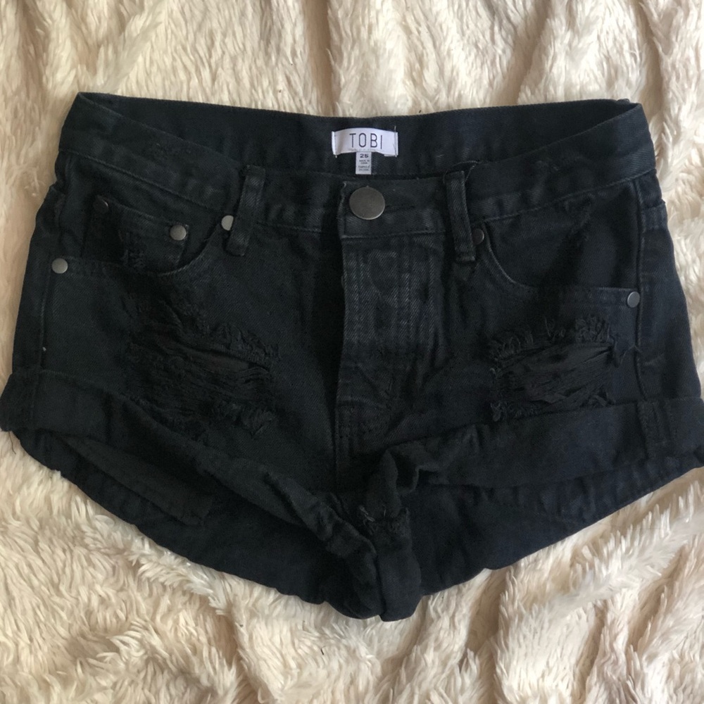 Black distressed shorts